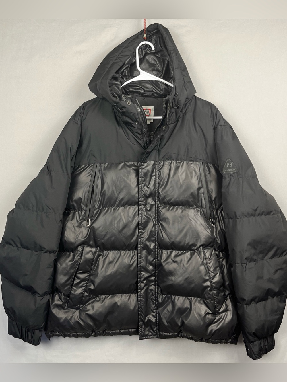 Avalanche Quilted Jacket Men’s XL Puffer Black Glossy Insulated RN 145718 GREAT